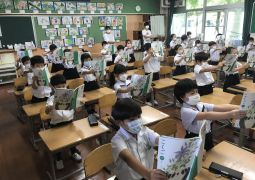 担任の先生だけでは なく…