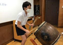 夏祭りの気分で