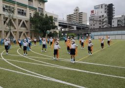 手具をつけて…