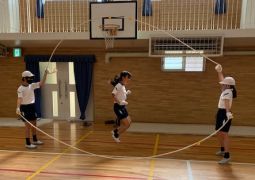 体育「倒立前転」「ダブルダッチ」