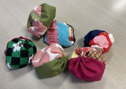 ３組　お手玉作り