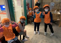 お昼からもお仕事がんばってます