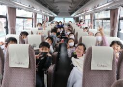 キッザニア→学校バスの中(4号車)