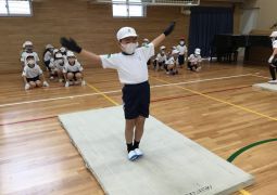 マット運動・キックベースボール