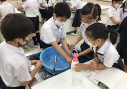 手洗いに使う水の量は？