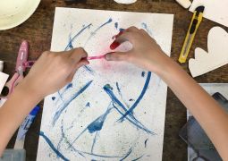 「あみ」と「歯ブラシ」を使って