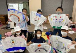 活動班で凧づくり