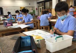 授業中の様子を覗いてみると…