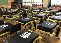 はっぴの背中に…