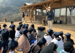 【芸術鑑賞】　〜モンキーパーク到着〜