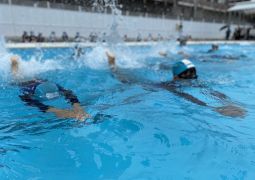 小雨の中のプール開き＆参観日