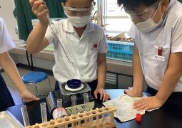 新しい理科室で…