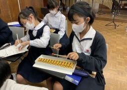 今日のCMソングは…？