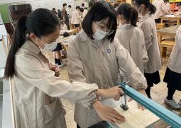 アート展に向けて急ピッチで