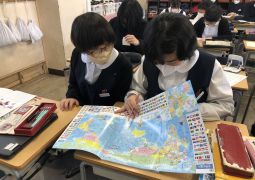 その言語を使う理由は…？