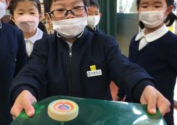 02.27. ワクワク 参観 準備中……こまと読書カードも♪