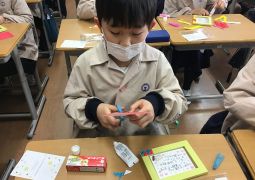 思いを込めてプレゼントづくり