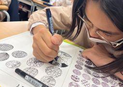 04.17.線描に全集中！時間を忘れて多様な模様！！