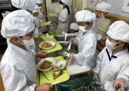 今日の給食は…