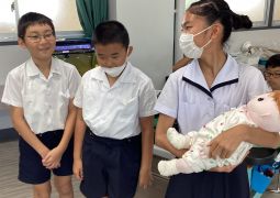 06.28.上手に抱っこできるかな？