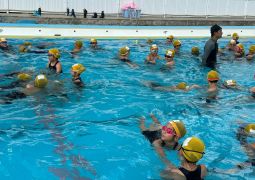 プールでも、運動の達人に挑戦！！