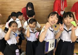 講堂で、楽しく遊ぼ♪