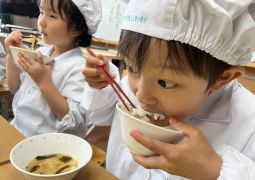 07.03. きょうも げんきに いただきまーす！