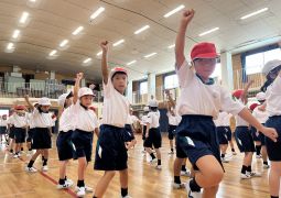 弾んで、大きく、そして笑顔で！