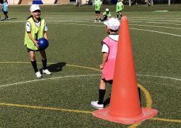 コーンに当てろ！コーンを守れ！