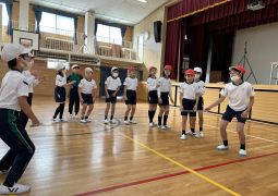 クラスみんなで大縄跳び！