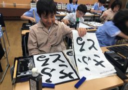 05.23. 習字の清書書く