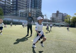 05.10. 青空の運動場にて