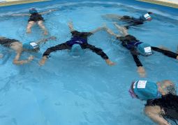 浮くって、こんな感じなんだ