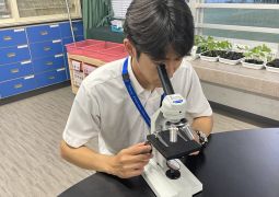 見えないものを見ようとして