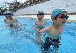 おっきいな、ふかいな、大プール。