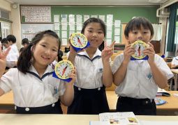 実習生の初授業（図工）、算数は時計、朝は防災学習です。