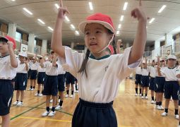 ダンシング玉入れ