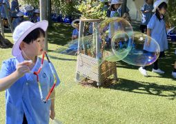 大きなシャボン玉をとばそう！！