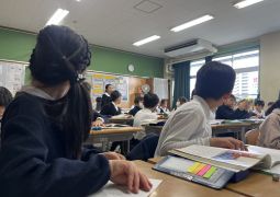 12.12. 腕を振って足を上げて