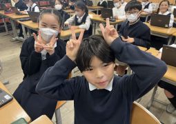 02.02. Wピースの日！