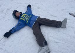 2026.02.20. スキー教室28 　雪と親しむ子どもたち